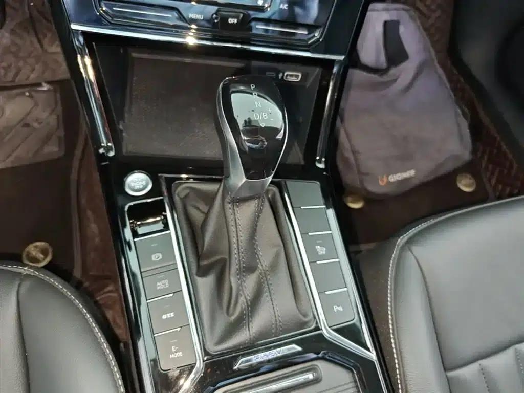 2022 Volkswagen Passat Plug-in Hybrid 430PHEV Hybrid Elite Edition — миниатюра 14