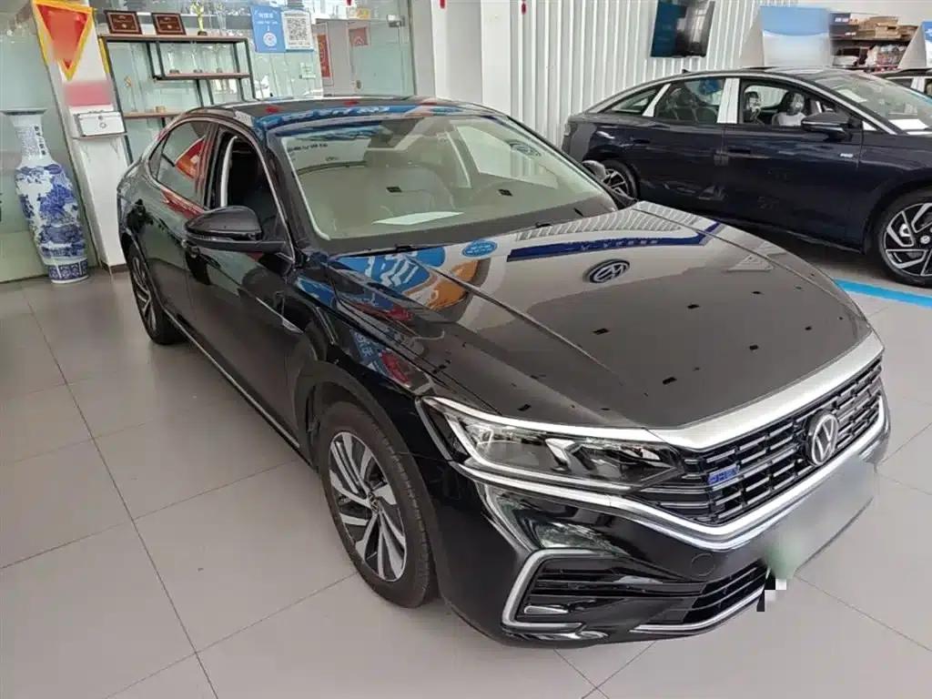 2022 Volkswagen Passat Plug-in Hybrid 430PHEV Hybrid Elite Edition — миниатюра 4