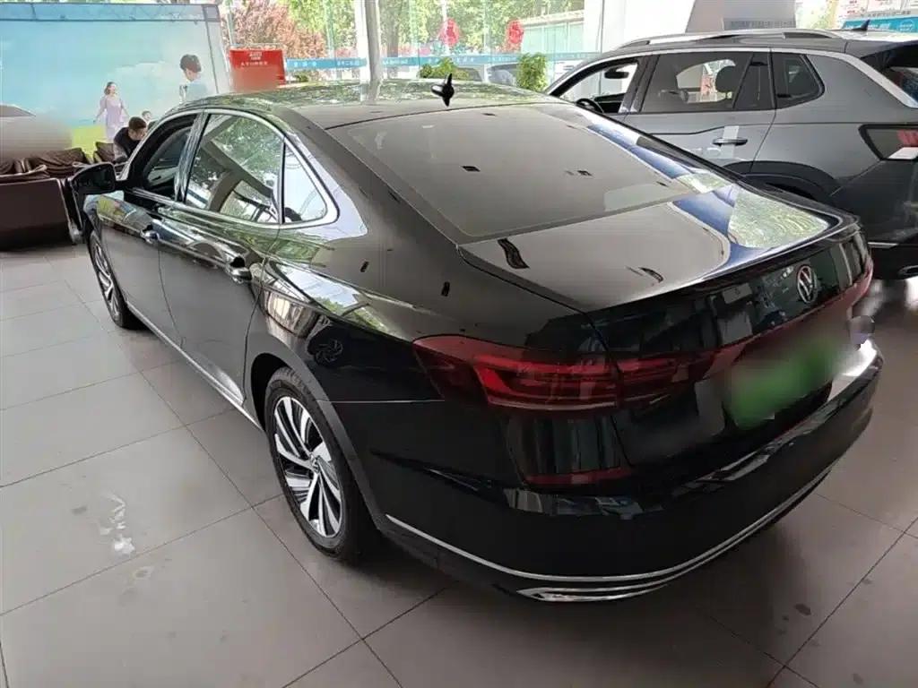 2022 Volkswagen Passat Plug-in Hybrid 430PHEV Hybrid Elite Edition — миниатюра 5
