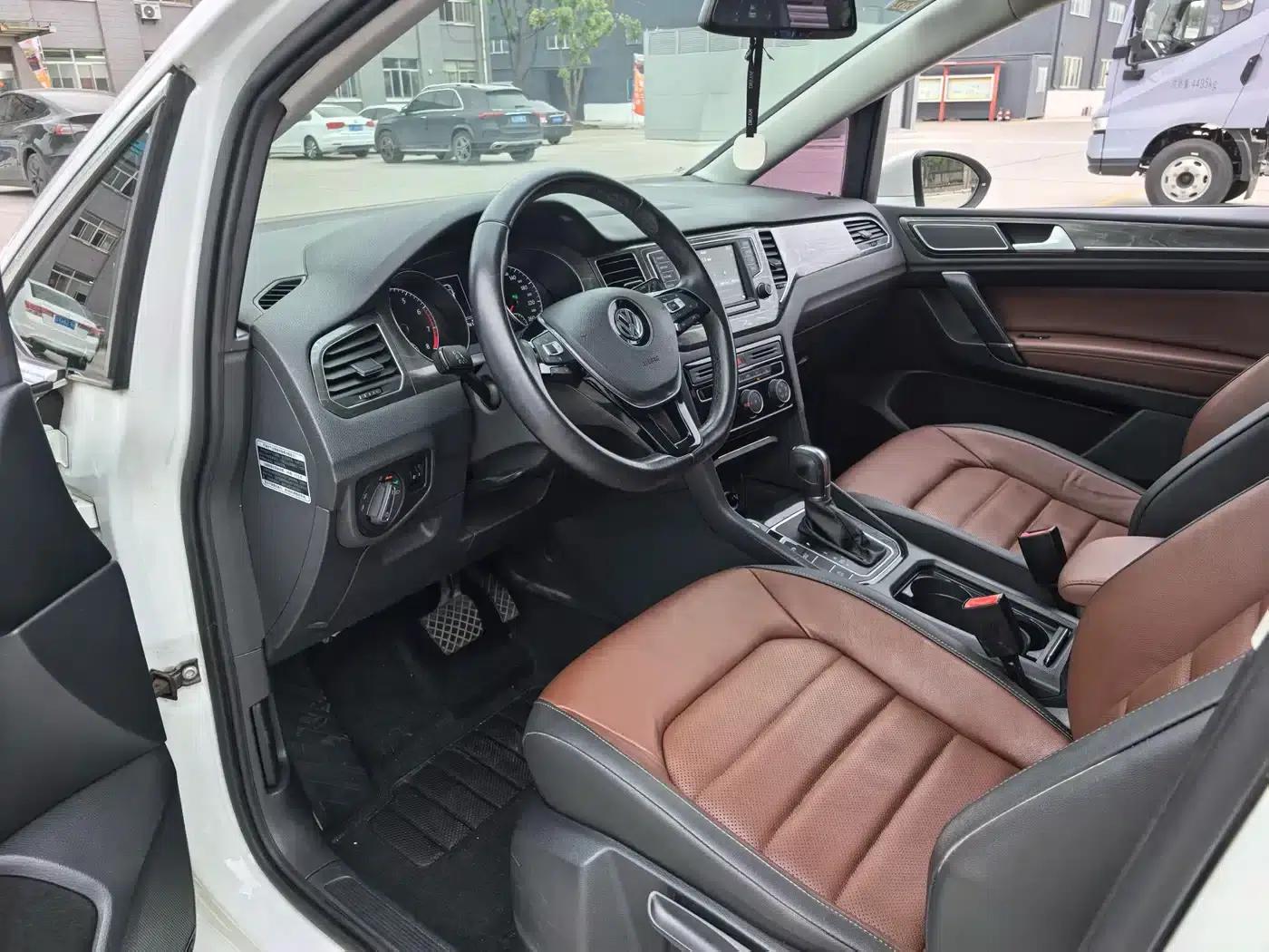 Golf Sportsvan 2016 230TSI Automatic Luxury — миниатюра 7