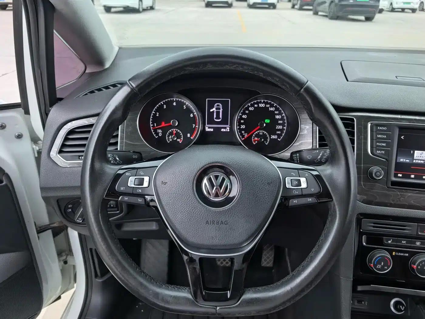 Golf Sportsvan 2016 230TSI Automatic Luxury — миниатюра 10