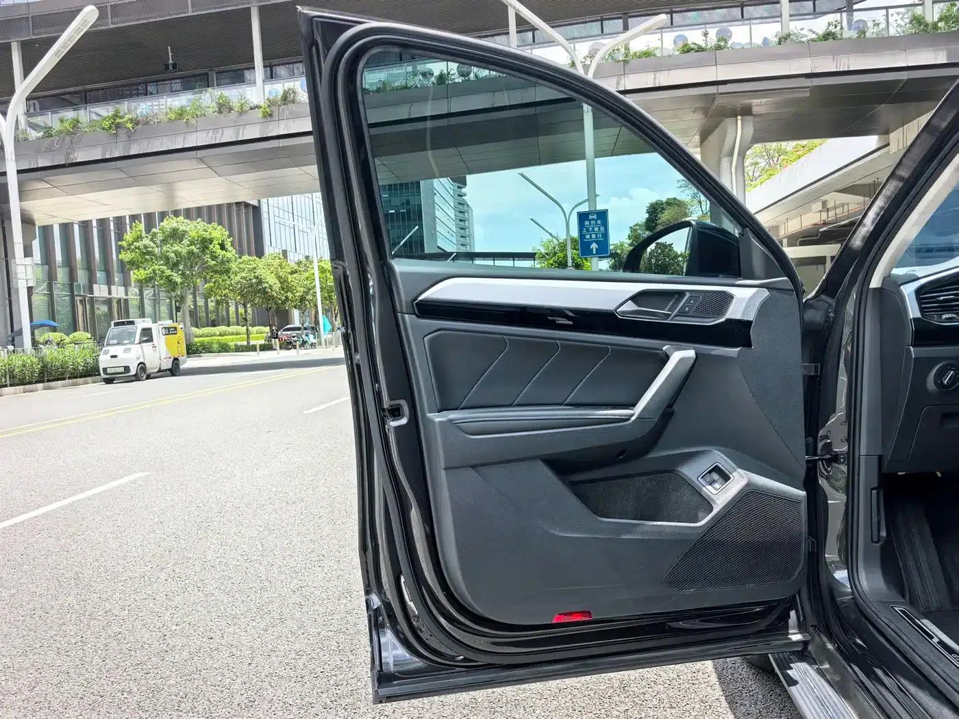 Tayron GTE Plug-in Hybrid 2022 1.4T Premium Edition — миниатюра 5