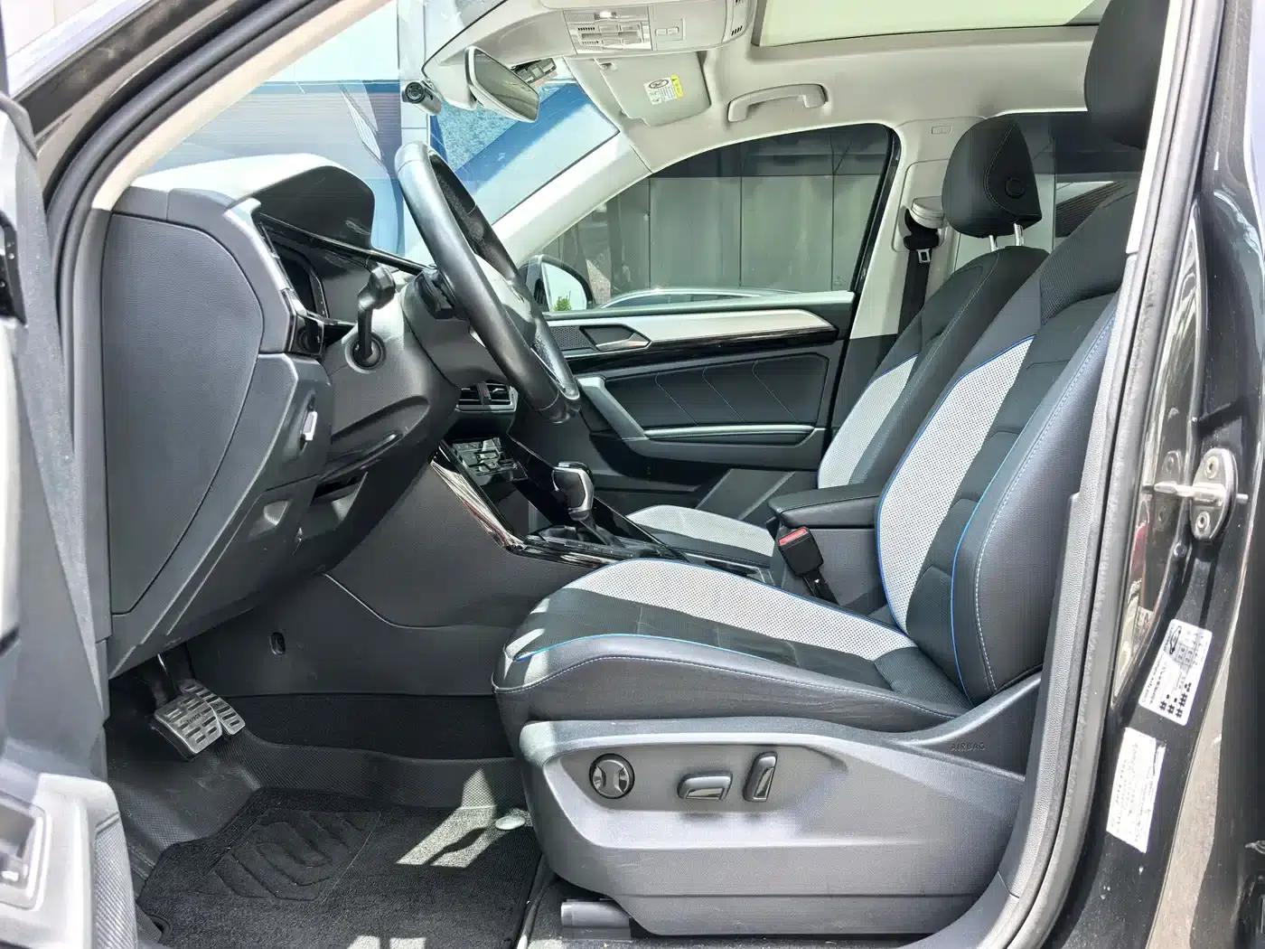 Tayron GTE Plug-in Hybrid 2022 1.4T Premium Edition — миниатюра 6