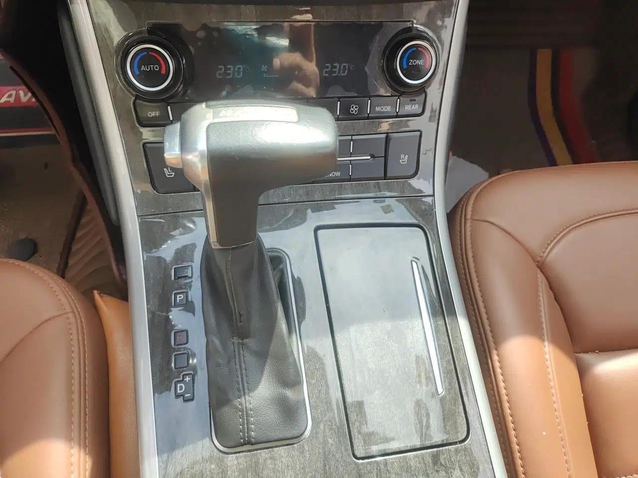 Haval H8 2015 2.0T Two-Wheel-Drive Elite Version — миниатюра 15