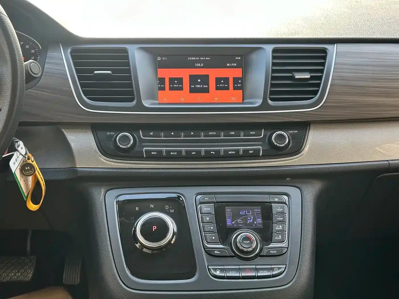 Maxus G10 2022 2.0T Automatic Elite Edition Gasoline 9-Seater — миниатюра 14