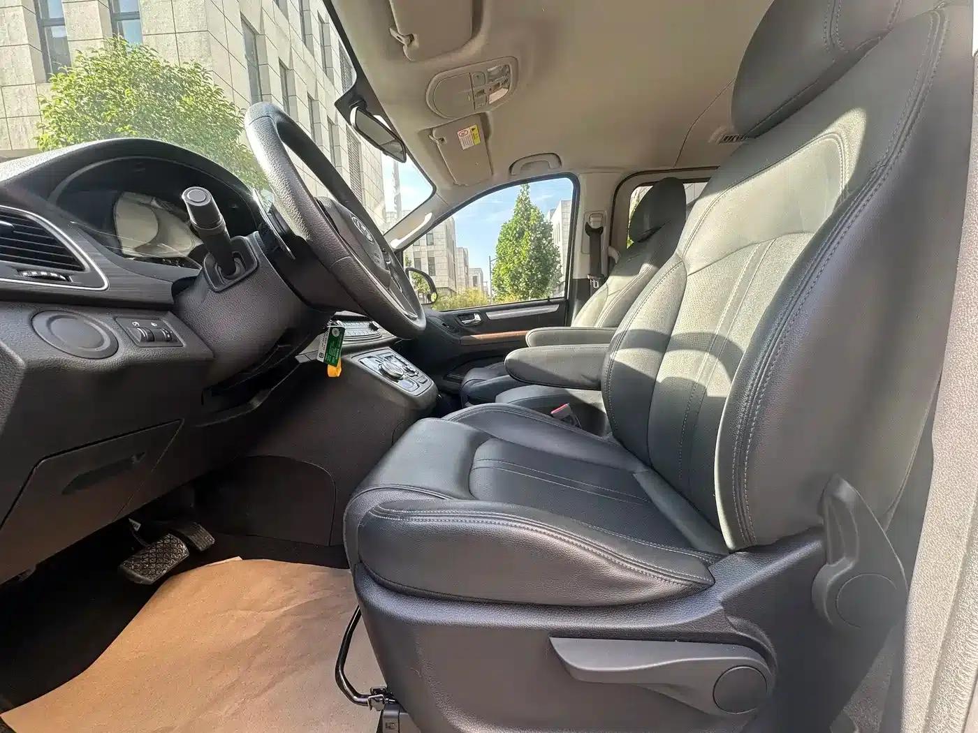 Maxus G10 2022 2.0T Automatic Elite Edition Gasoline 9-Seater — миниатюра 15