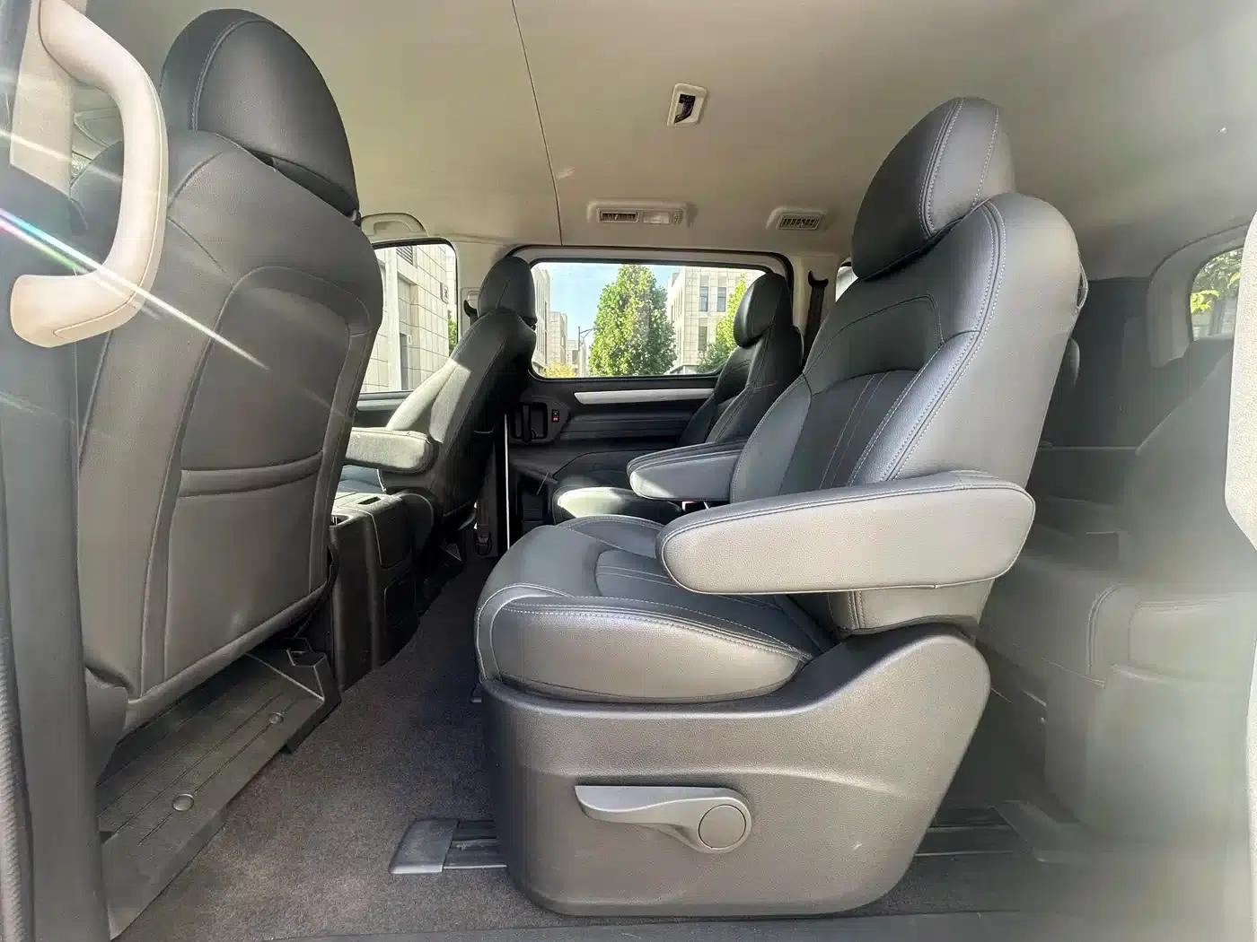 Maxus G10 2022 2.0T Automatic Elite Edition Gasoline 9-Seater — миниатюра 17