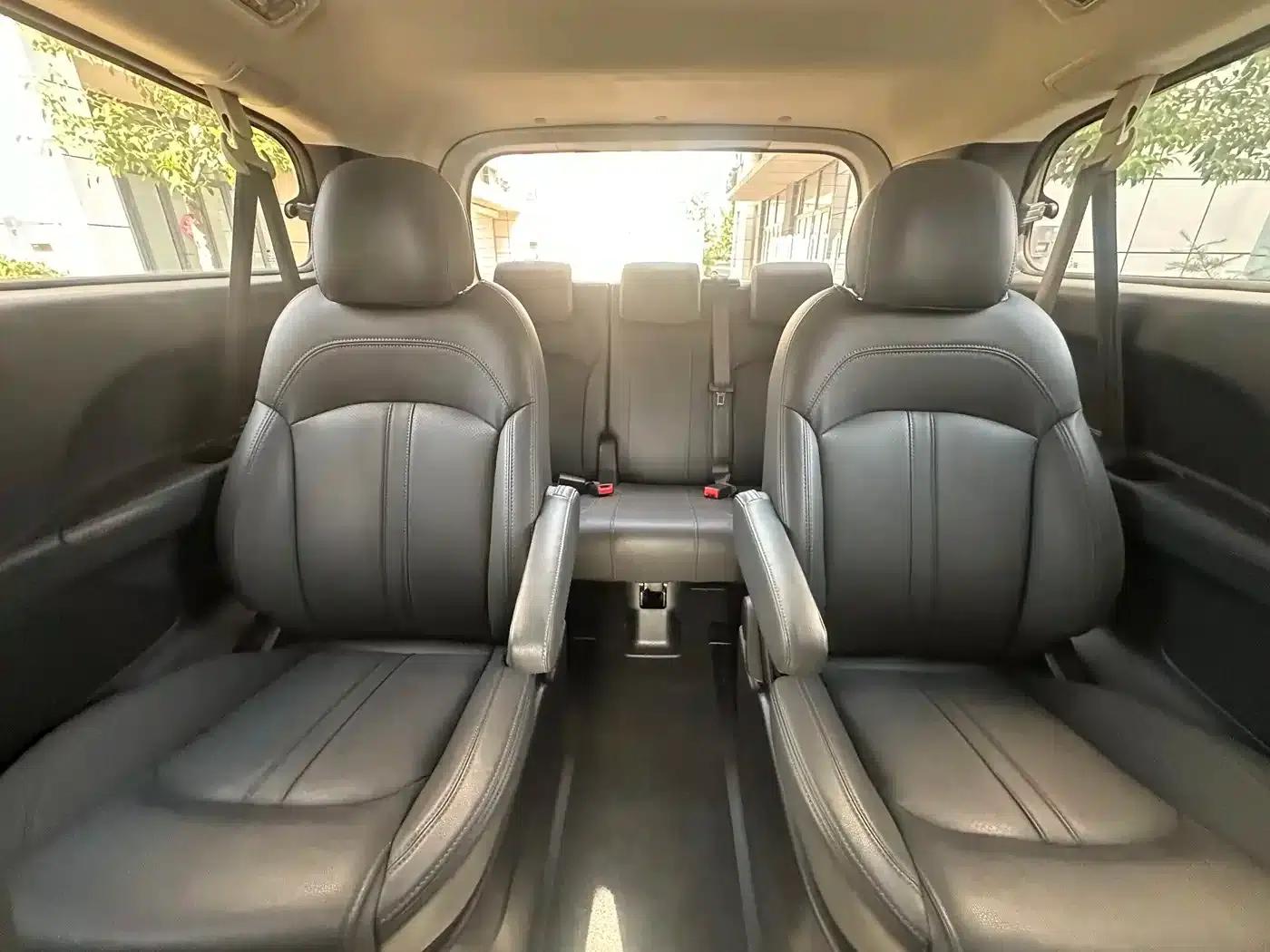 Maxus G10 2022 2.0T Automatic Elite Edition Gasoline 9-Seater — миниатюра 19