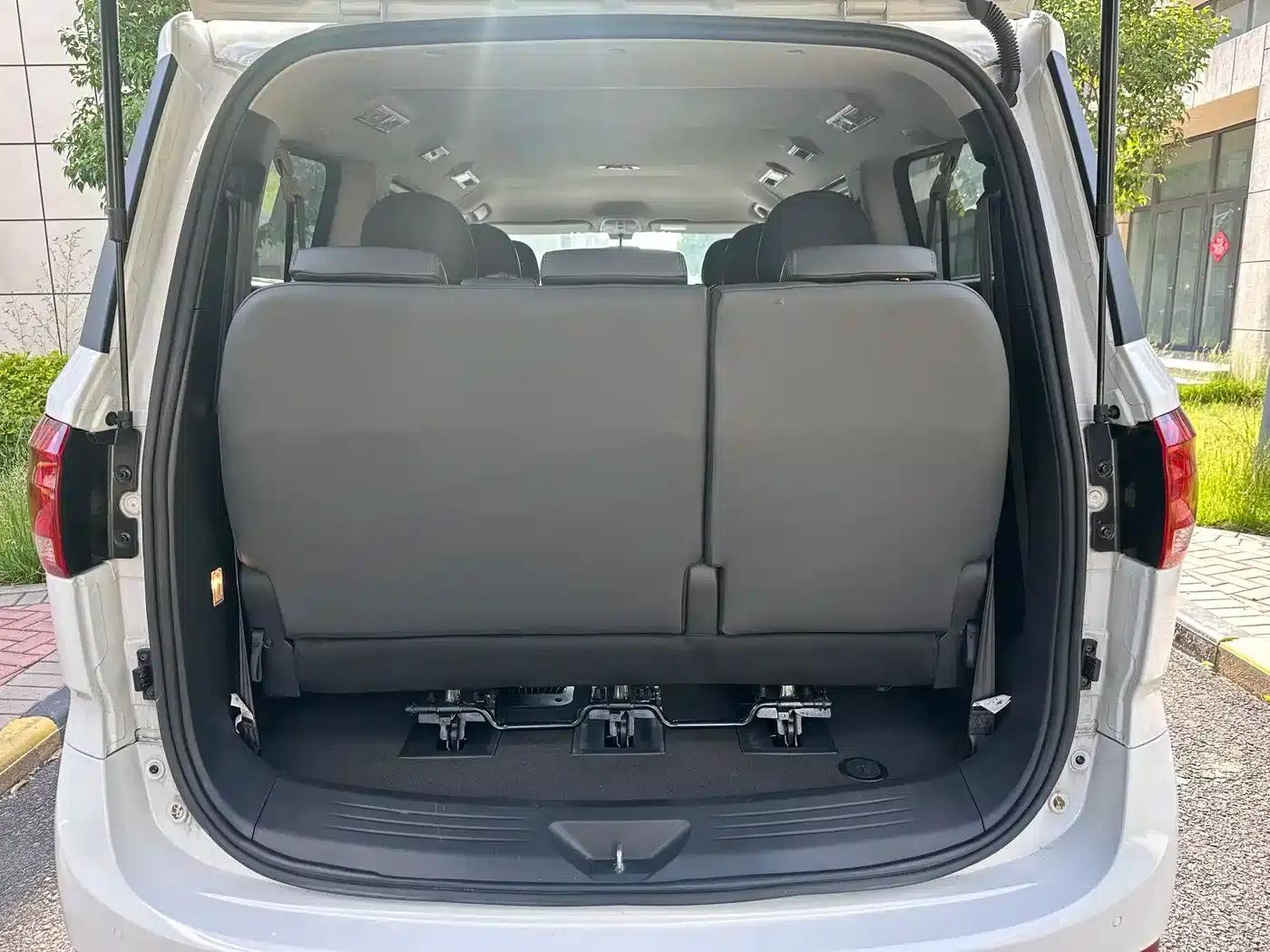 Maxus G10 2022 2.0T Automatic Elite Edition Gasoline 9-Seater — миниатюра 21