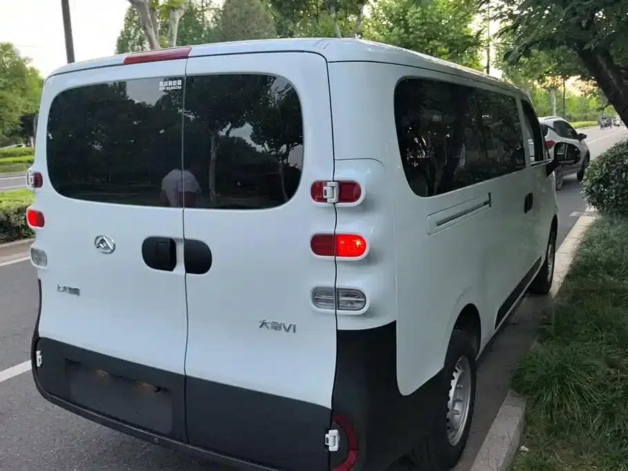 Dana V1 2025 Model V1+ Short Wheelbase Low Roof Multi-functional Version (50kWh) — миниатюра 3