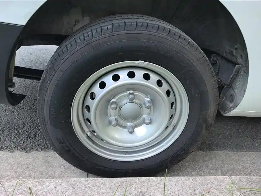 Dana V1 2025 Model V1+ Short Wheelbase Low Roof Multi-functional Version (50kWh) — миниатюра 6
