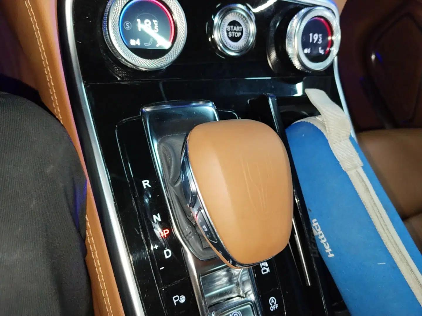 Hongqi H9 2022 2.0T Smart Connect Flagship Edition — миниатюра 14