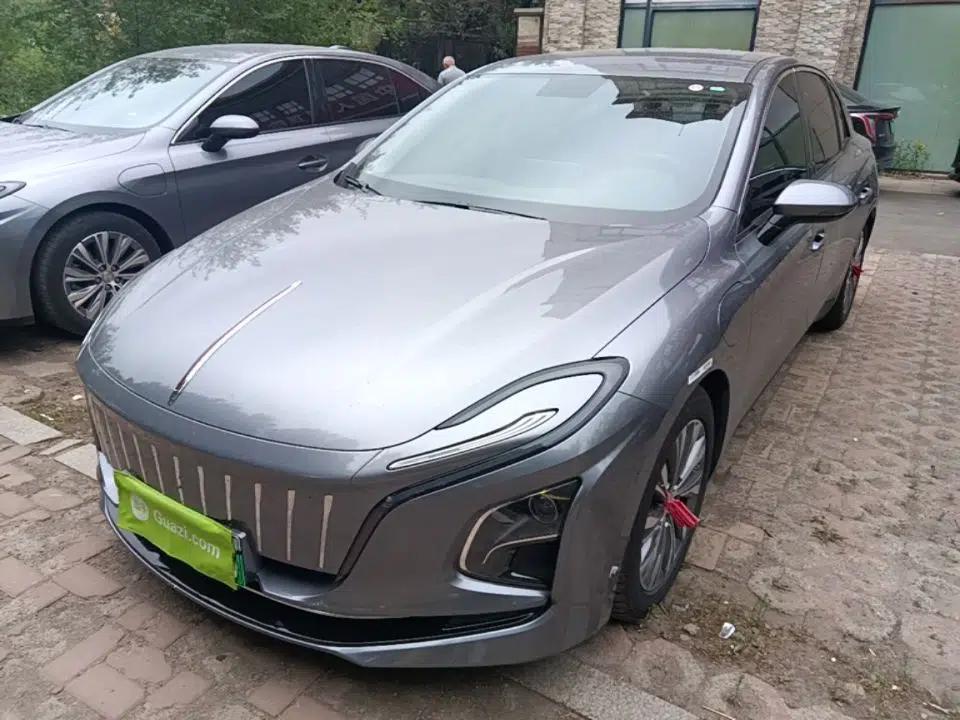 Hongqi E-QM5 2024 610 km PLUS — миниатюра 1