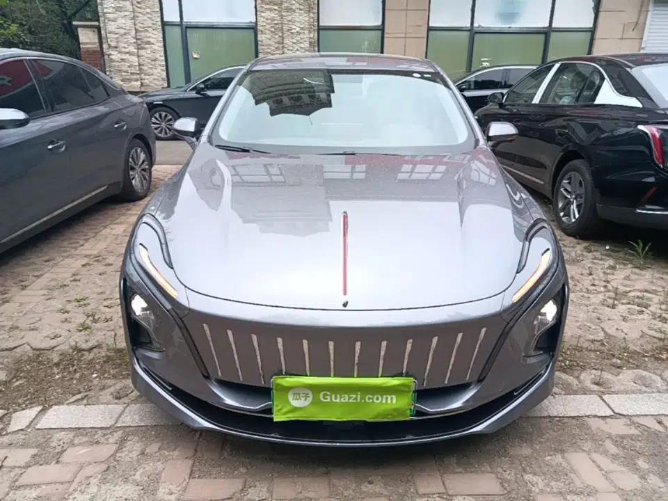 Hongqi E-QM5 2024 610 km PLUS — миниатюра 2