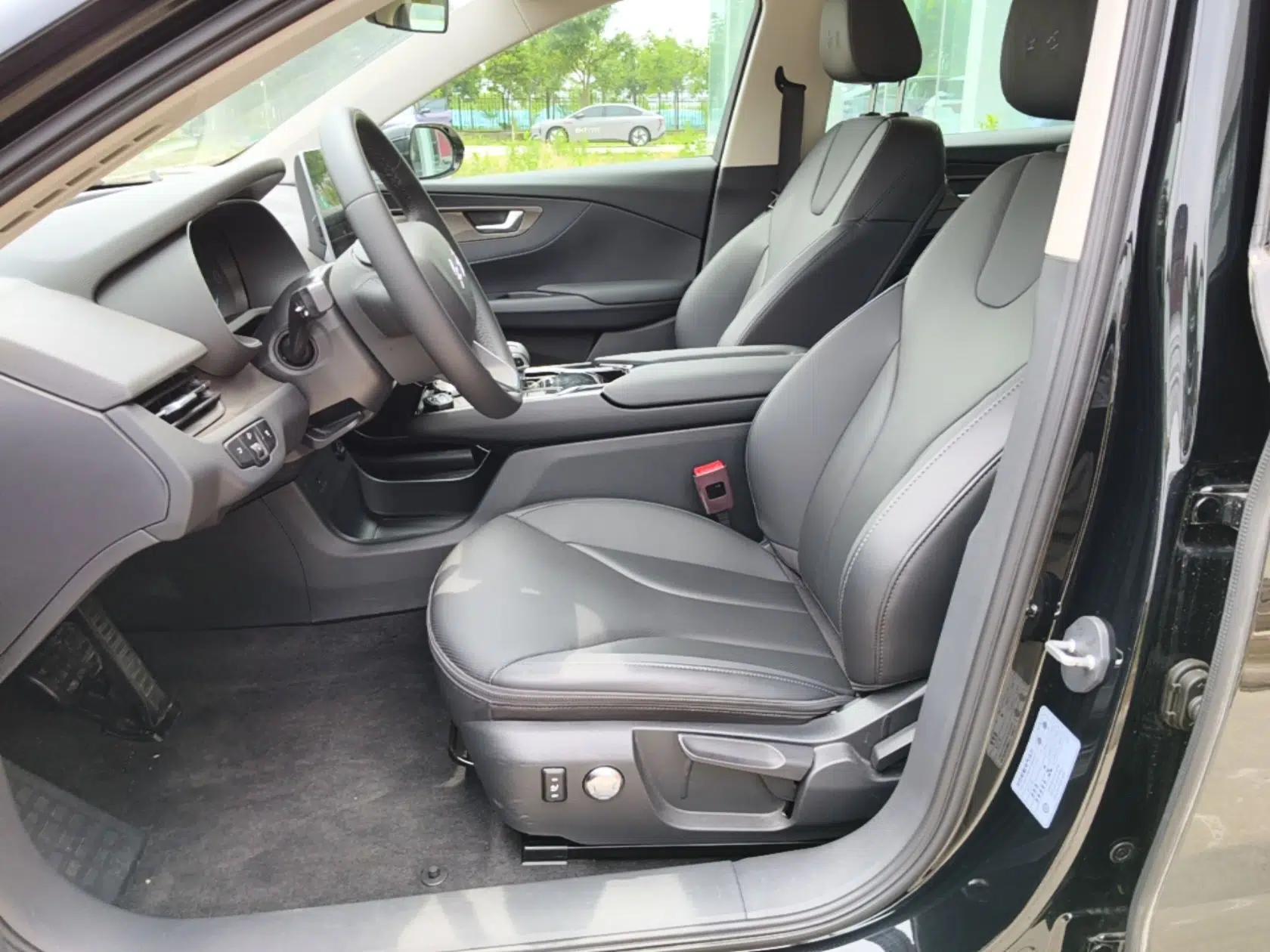 Hongqi E-QM5 2023 Revised Version Basic Travel Edition — миниатюра 18