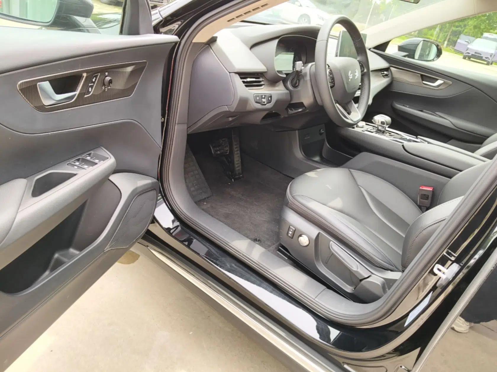 Hongqi E-QM5 2023 Revised Version Basic Travel Edition — миниатюра 19
