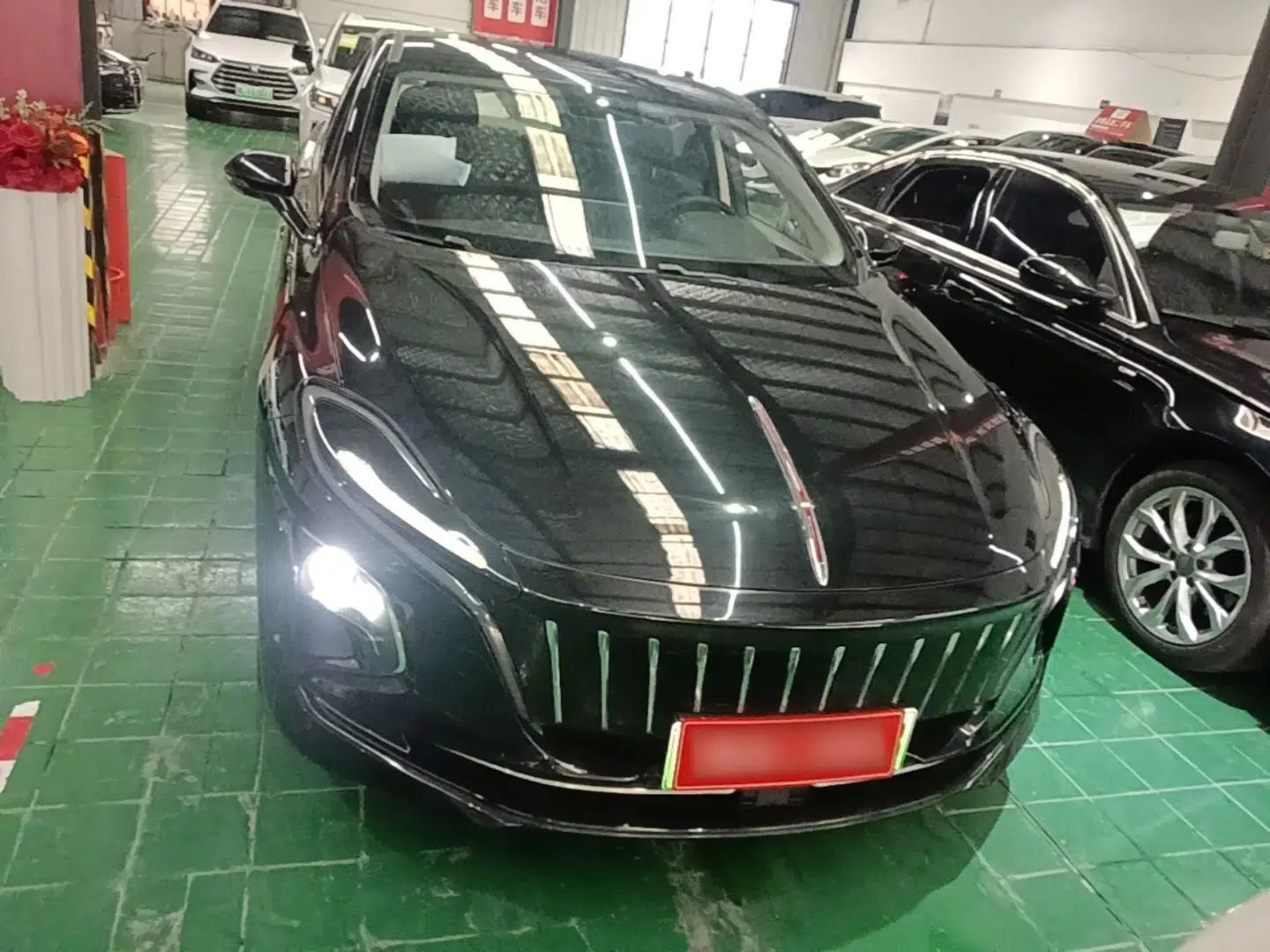 Hongqi E-QM5 2022 431 km Charge & Enjoy Edition — миниатюра 2