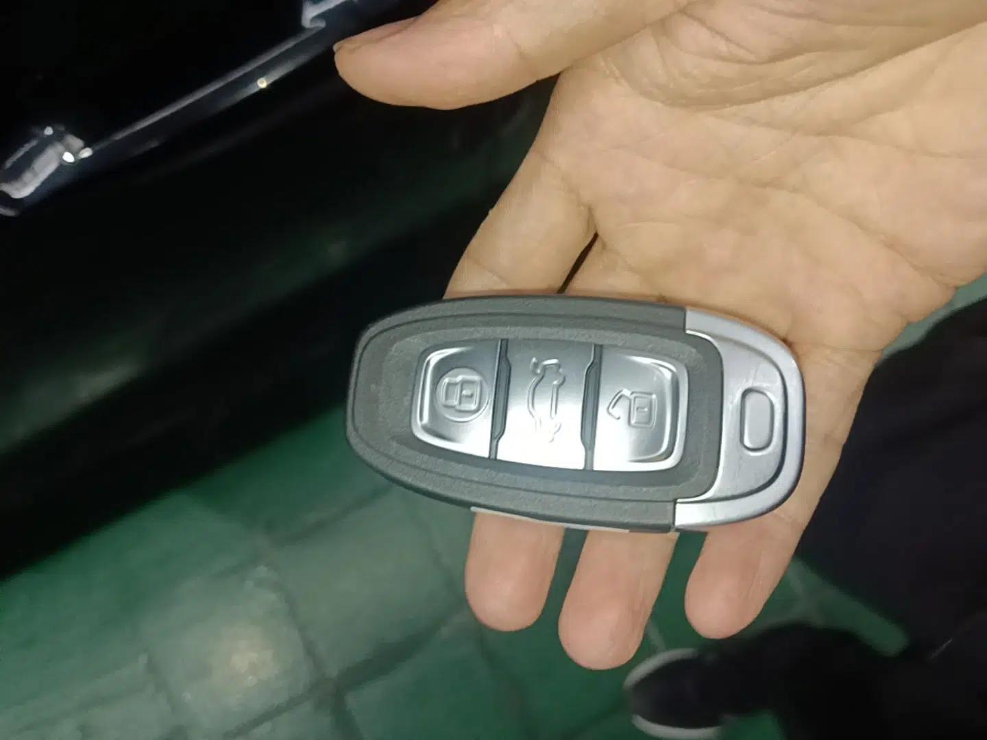 Hongqi E-QM5 2022 431 km Charge & Enjoy Edition — миниатюра 12
