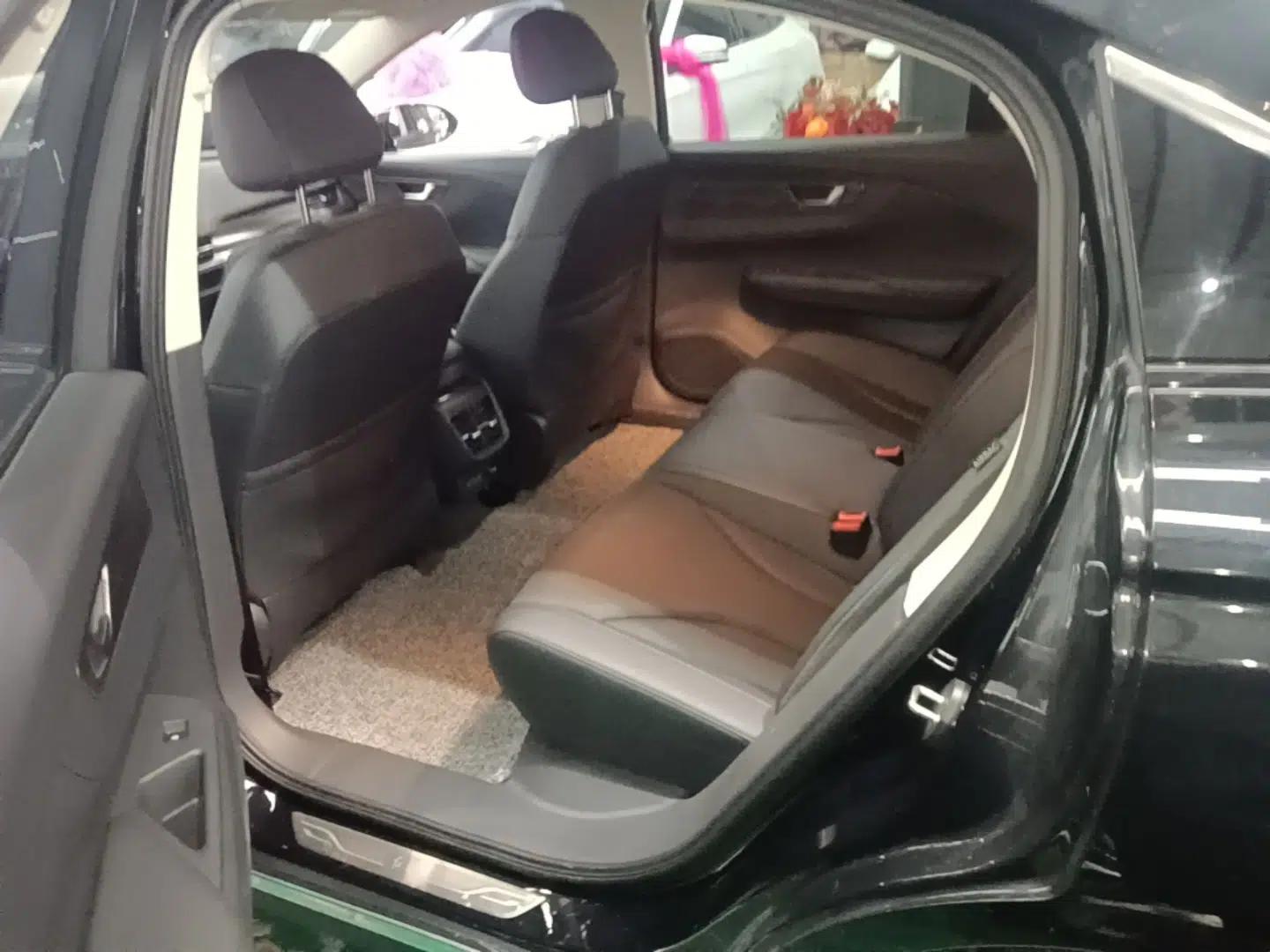 Hongqi E-QM5 2022 431 km Charge & Enjoy Edition — миниатюра 20