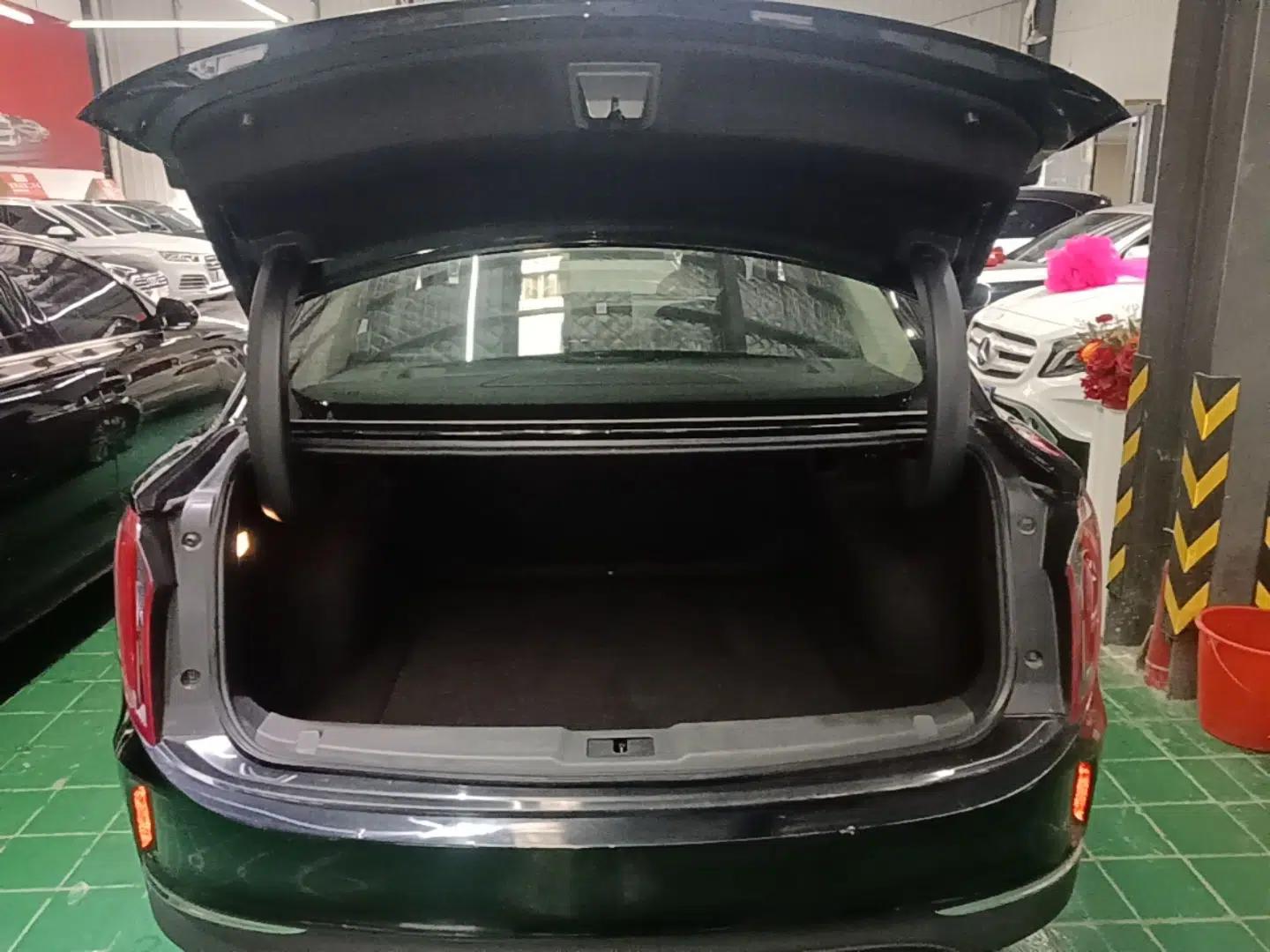 Hongqi E-QM5 2022 431 km Charge & Enjoy Edition — миниатюра 22