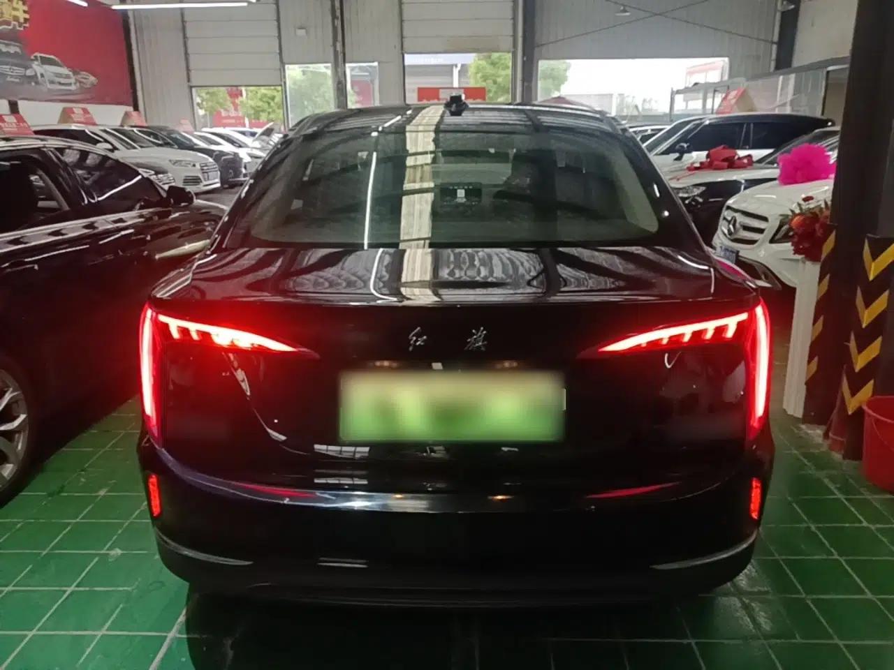 Hongqi E-QM5 2022 431 km Charge & Enjoy Edition — миниатюра 5