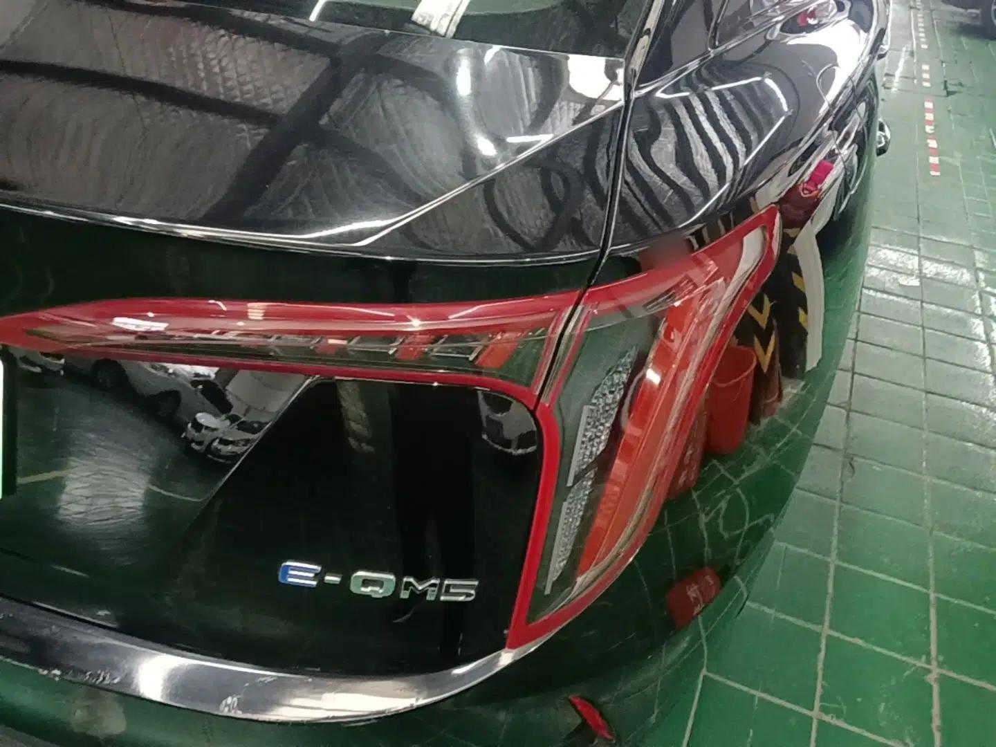 Hongqi E-QM5 2022 431 km Charge & Enjoy Edition — миниатюра 7
