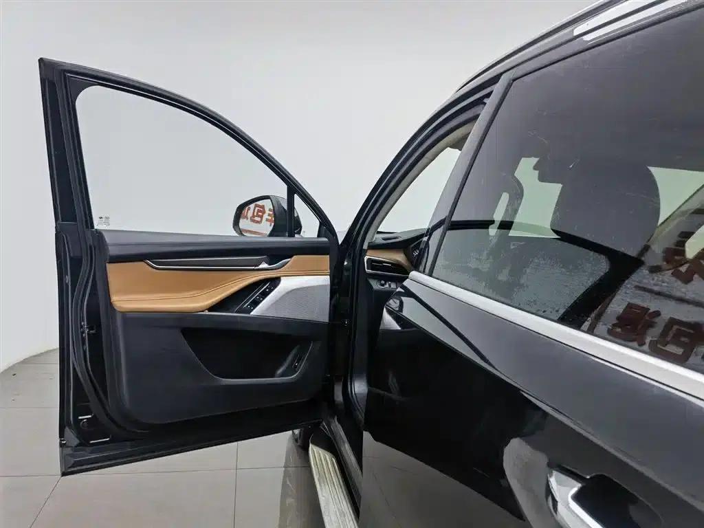 SAIC MAXUS D90 2017 2.0T Automatic 4WD Sirius — миниатюра 8