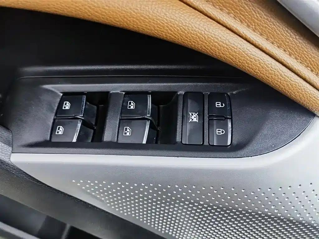 SAIC MAXUS D90 2017 2.0T Automatic 4WD Sirius — миниатюра 9