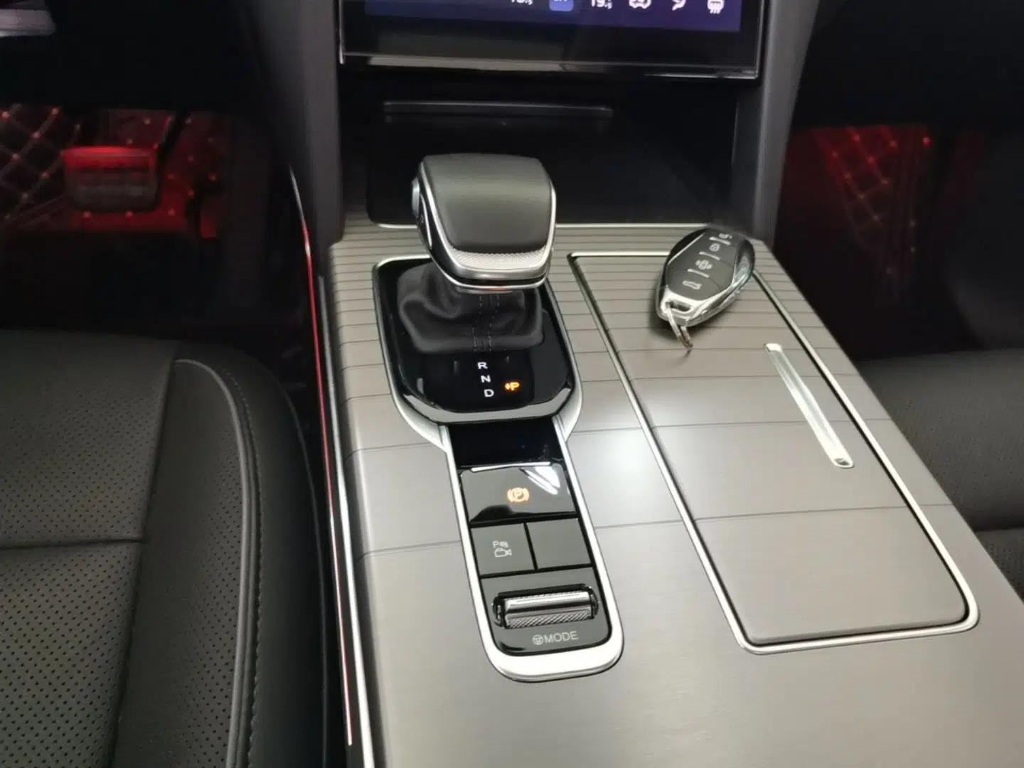 Hongqi HS7 PHEV 2024 2.0T PHEV Four-Wheel Drive Flagship Edition 6 Seats — миниатюра 17