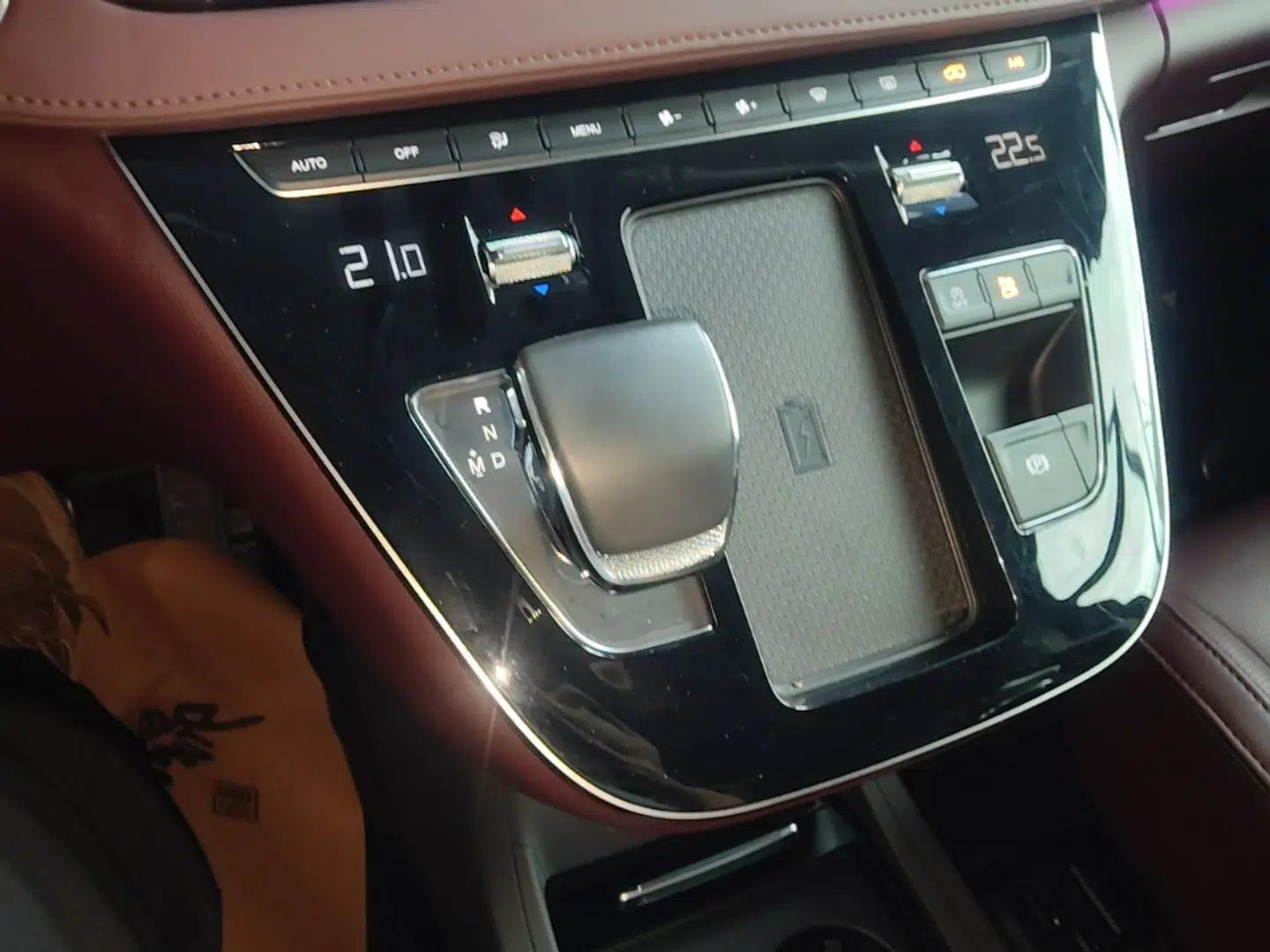 Hongqi HQ9 2023 2.0T Smart Connect Flagship Edition — миниатюра 17