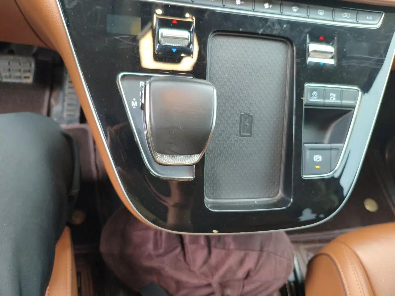 Hongqi HQ9 2023 2.0T Smart Connect Flagship Edition — миниатюра 15