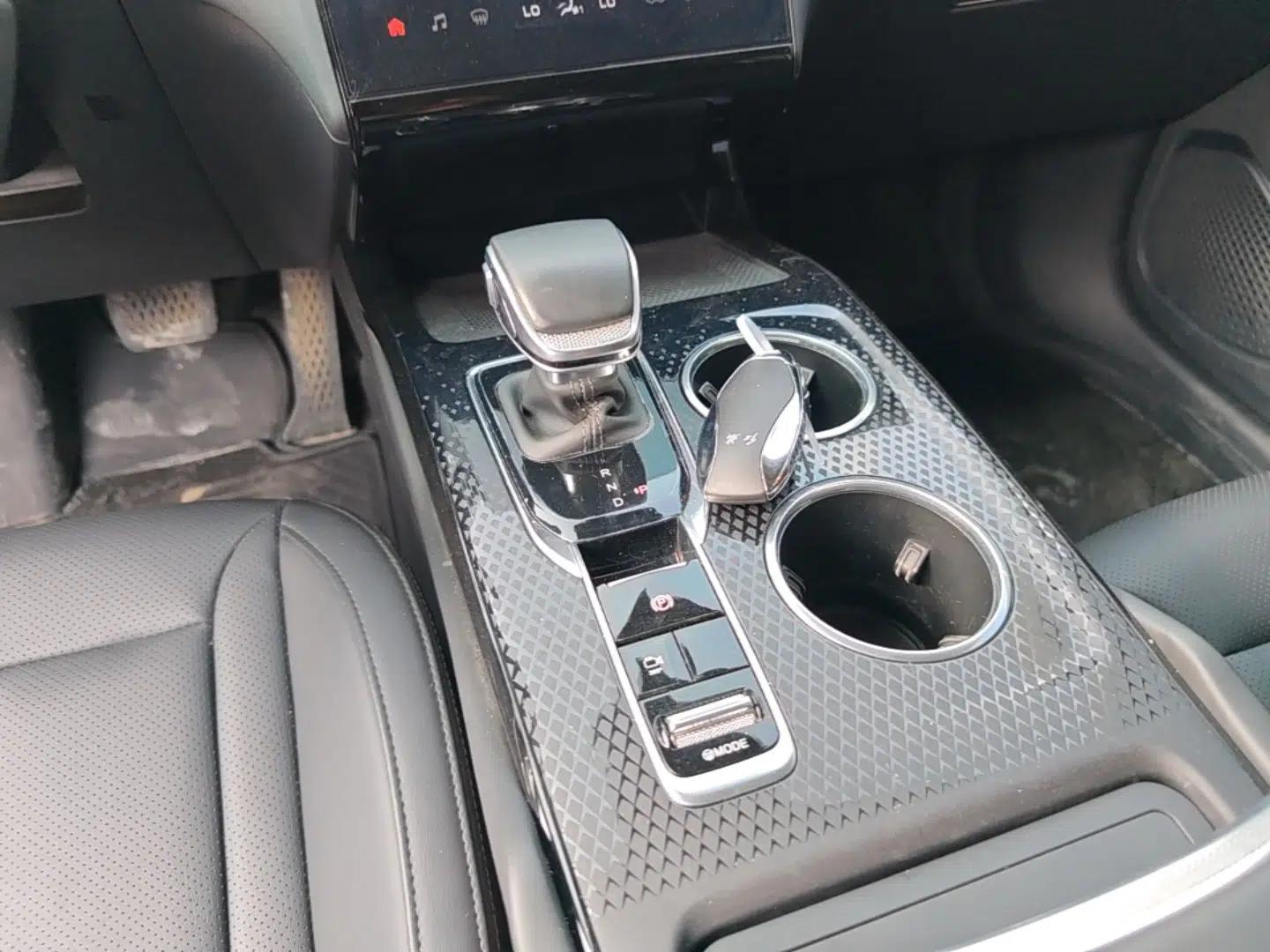 Hongqi HS3 PHEV 2024 PHEV 115km Jingwei Edition — миниатюра 17