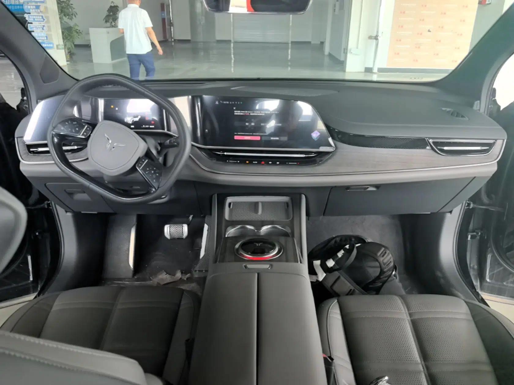 Hongqi Tiangong 08 2025 680 Ultra Four-Wheel-Drive Version — миниатюра 13