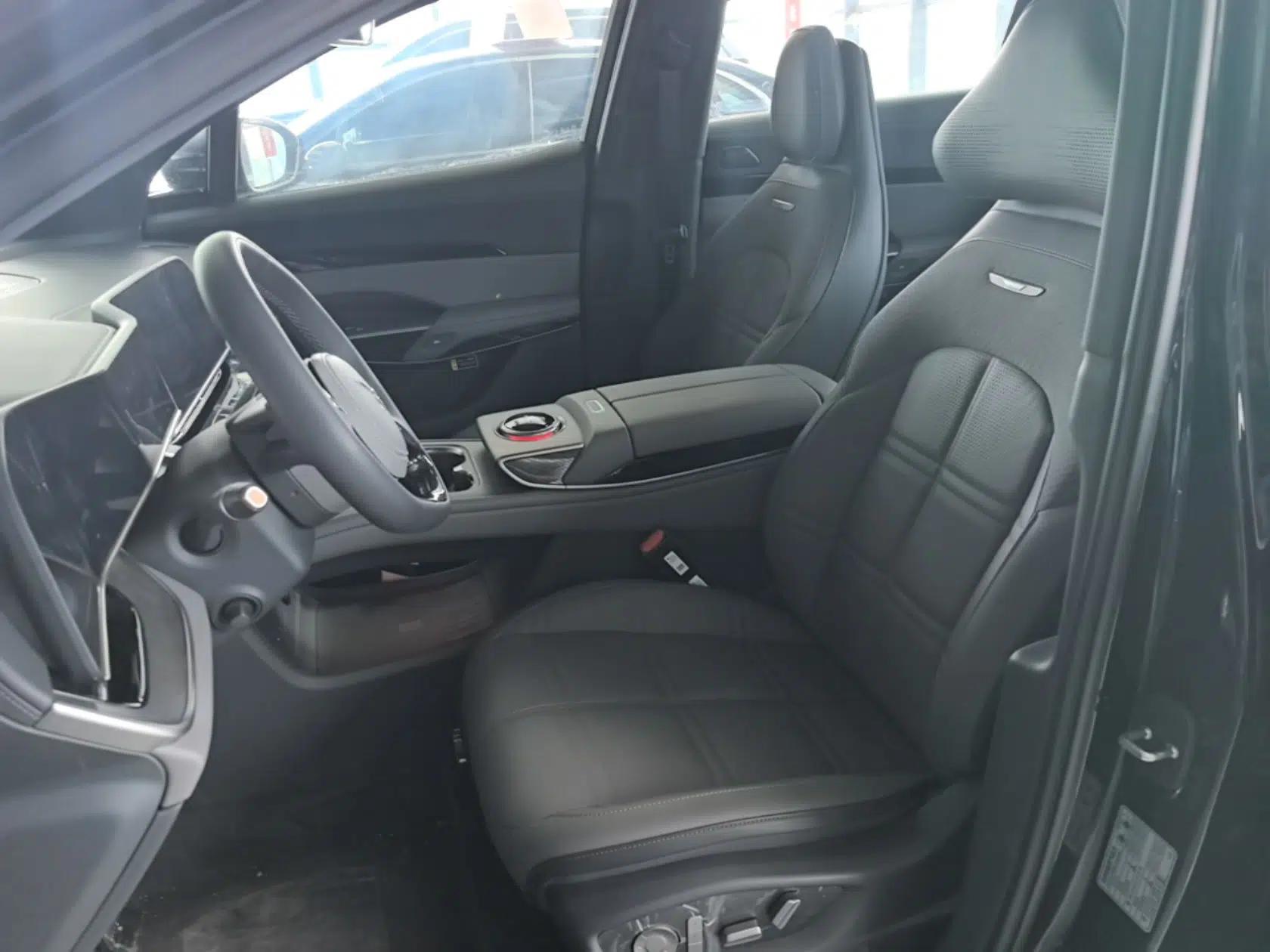 Hongqi Tiangong 08 2025 680 Ultra Four-Wheel-Drive Version — миниатюра 18