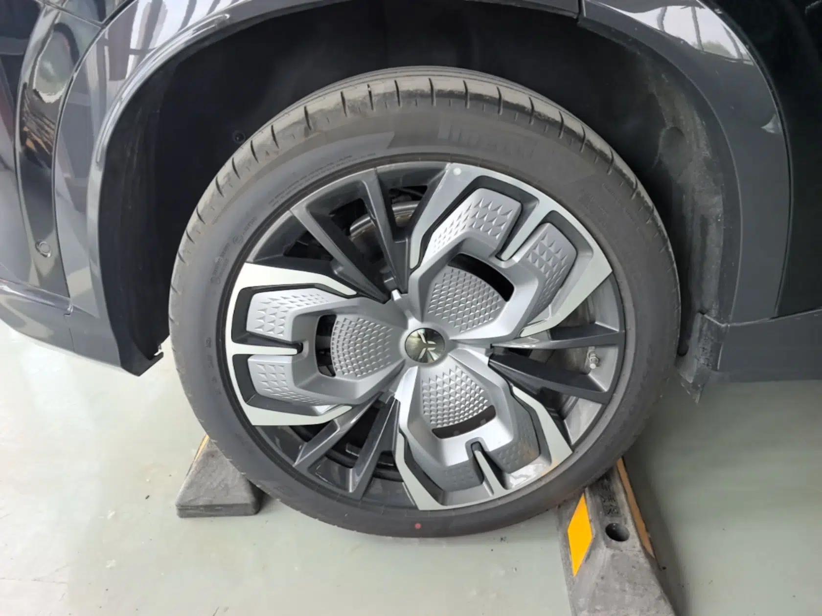 Hongqi Tiangong 08 2025 680 Ultra Four-Wheel-Drive Version — миниатюра 10