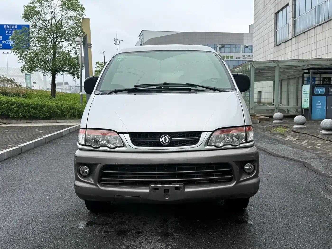 Lingzhi 2013 V3 1.5L 7-seater Standard II — миниатюра 2