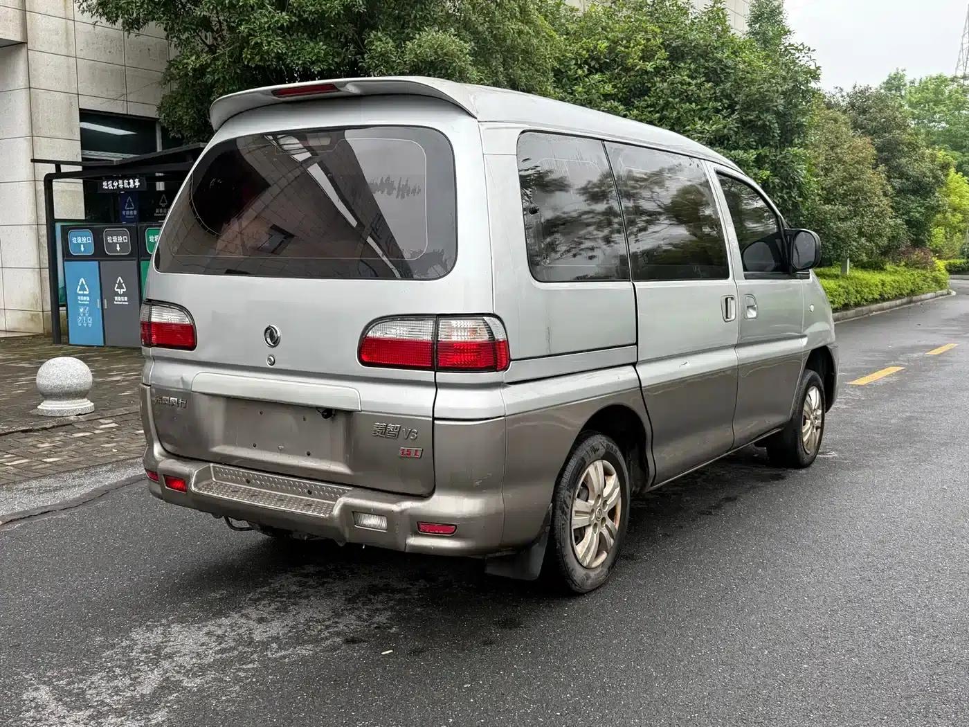 Lingzhi 2013 V3 1.5L 7-seater Standard II — миниатюра 4
