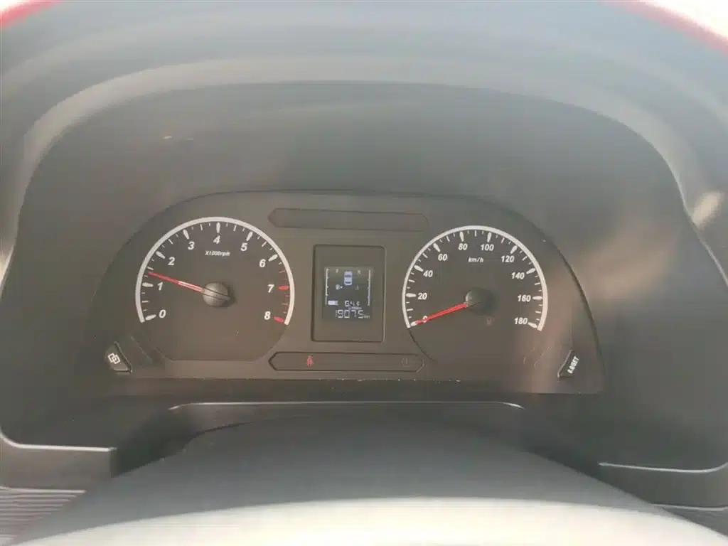 Lingzhi 2022 M5 1.6L Practical 5-Seater — миниатюра 12