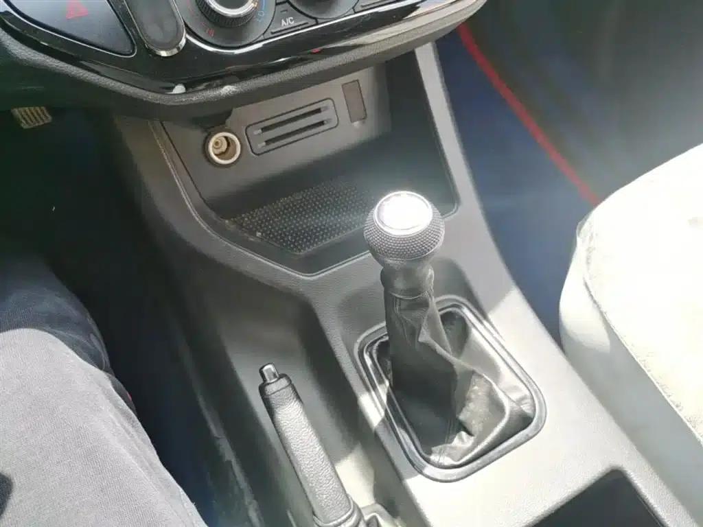 Lingzhi 2022 M5 1.6L Practical 5-Seater — миниатюра 14