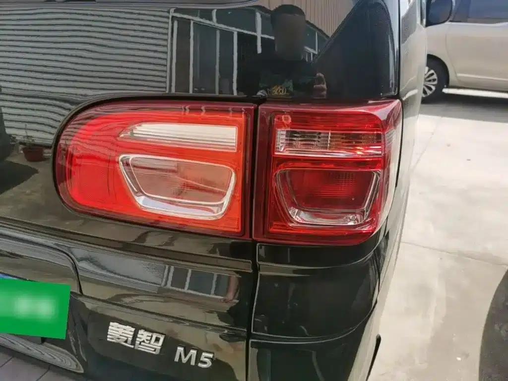Lingzhi 2022 M5 1.6L Practical 5-Seater — миниатюра 8