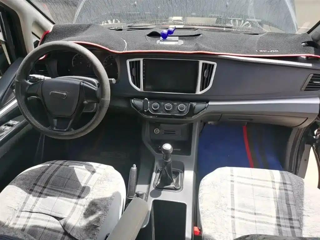 Lingzhi 2022 M5 1.6L Practical 5-Seater — миниатюра 10