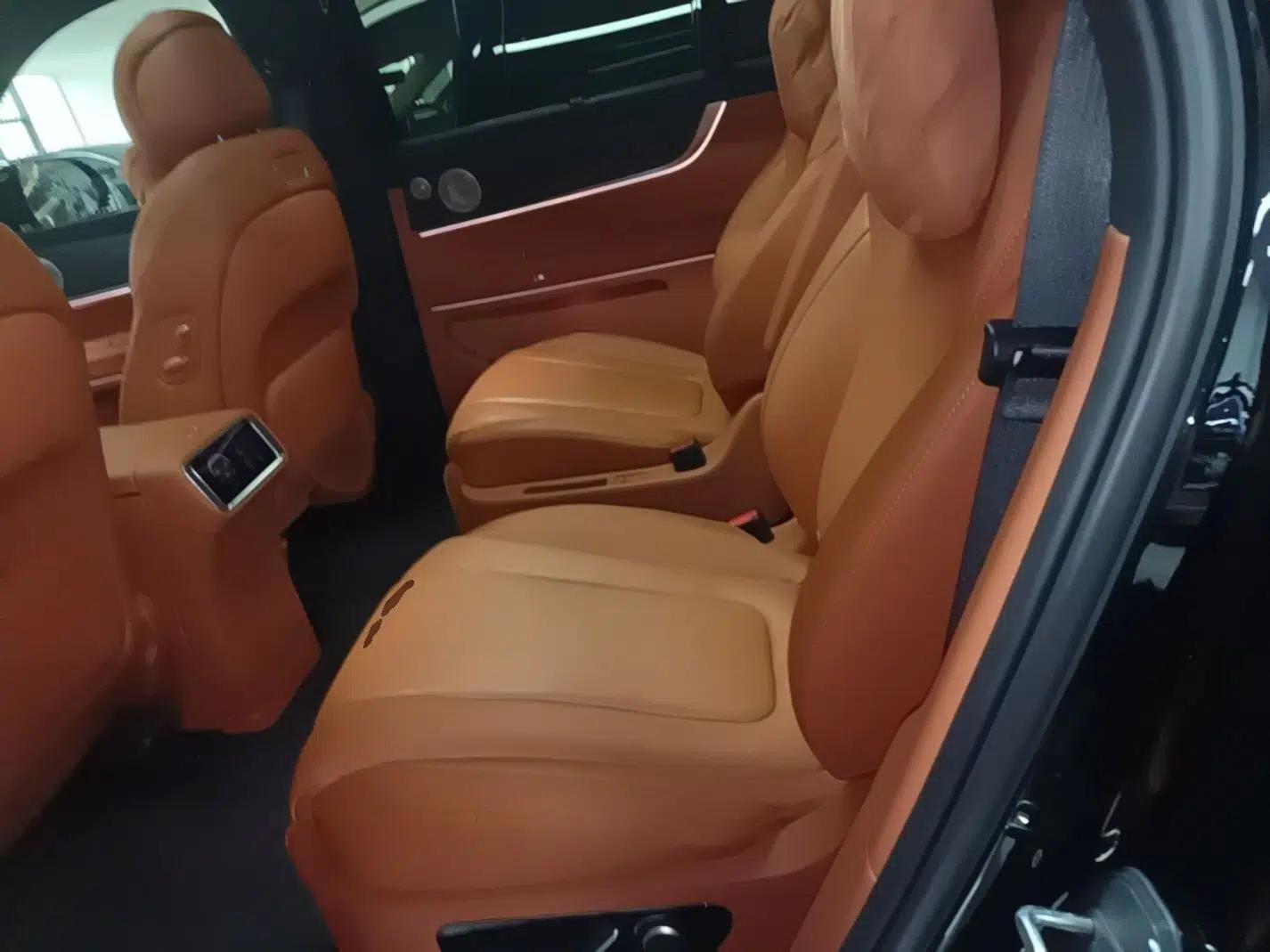 Hima AITO M9 2025 Extended-Range Max Version 52 kWh 6-Seater Edition — миниатюра 20