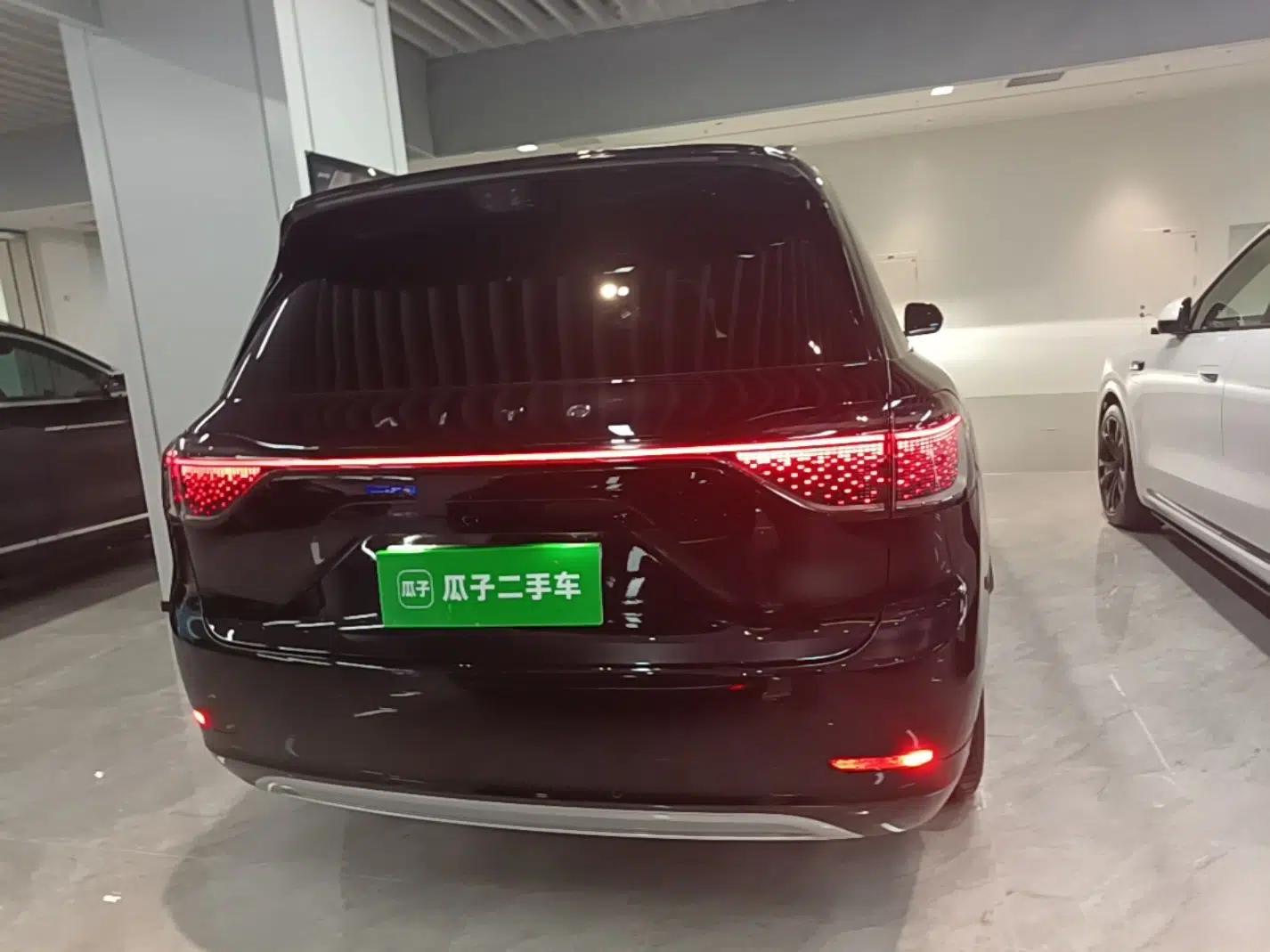 Hima AITO M9 2025 Extended-Range Max Version 52 kWh 6-Seater Edition — миниатюра 5