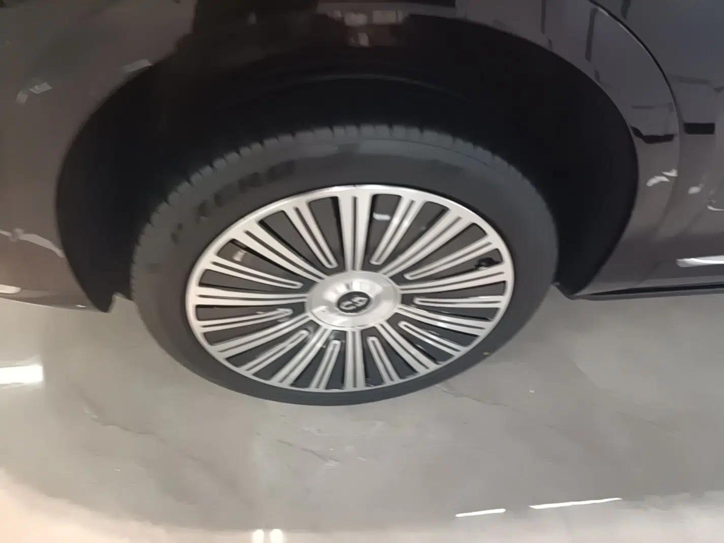 Hima AITO M9 2025 Extended-Range Max Version 52 kWh 6-Seater Edition — миниатюра 8