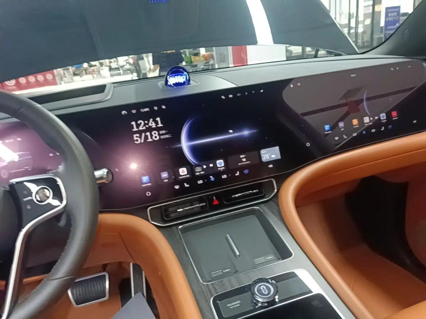 Hima AITO M9 2024 Range-Extended Max Edition 42 kWh 6-Seater Version — миниатюра 16