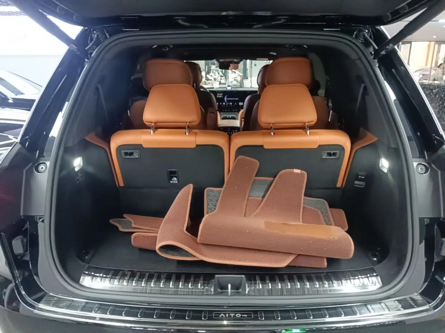 Hima AITO M9 2024 Range-Extended Max Edition 42 kWh 6-Seater Version — миниатюра 22