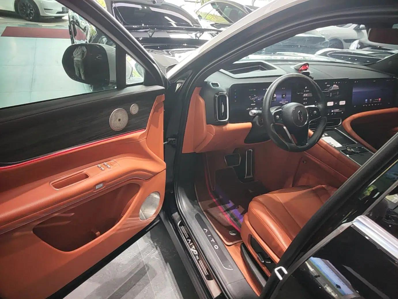 Hima AITO M9 2024 Range-Extended Ultra Version 52 kWh 6-Seater Model — миниатюра 19