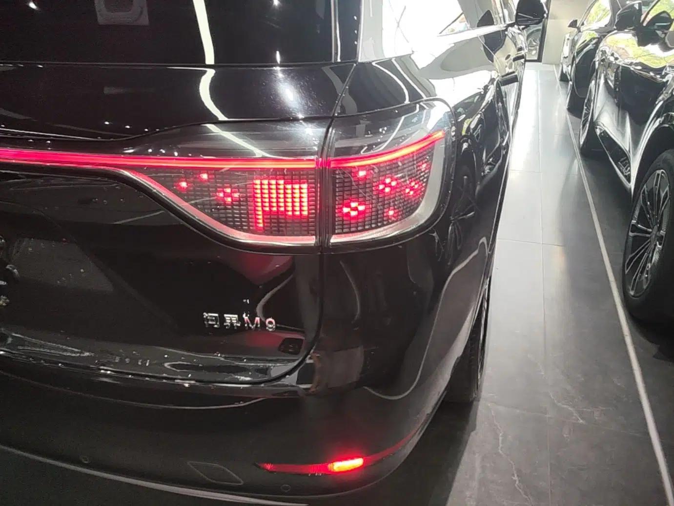 Hima AITO M9 2024 Range-Extended Ultra Version 52 kWh 6-Seater Model — миниатюра 7