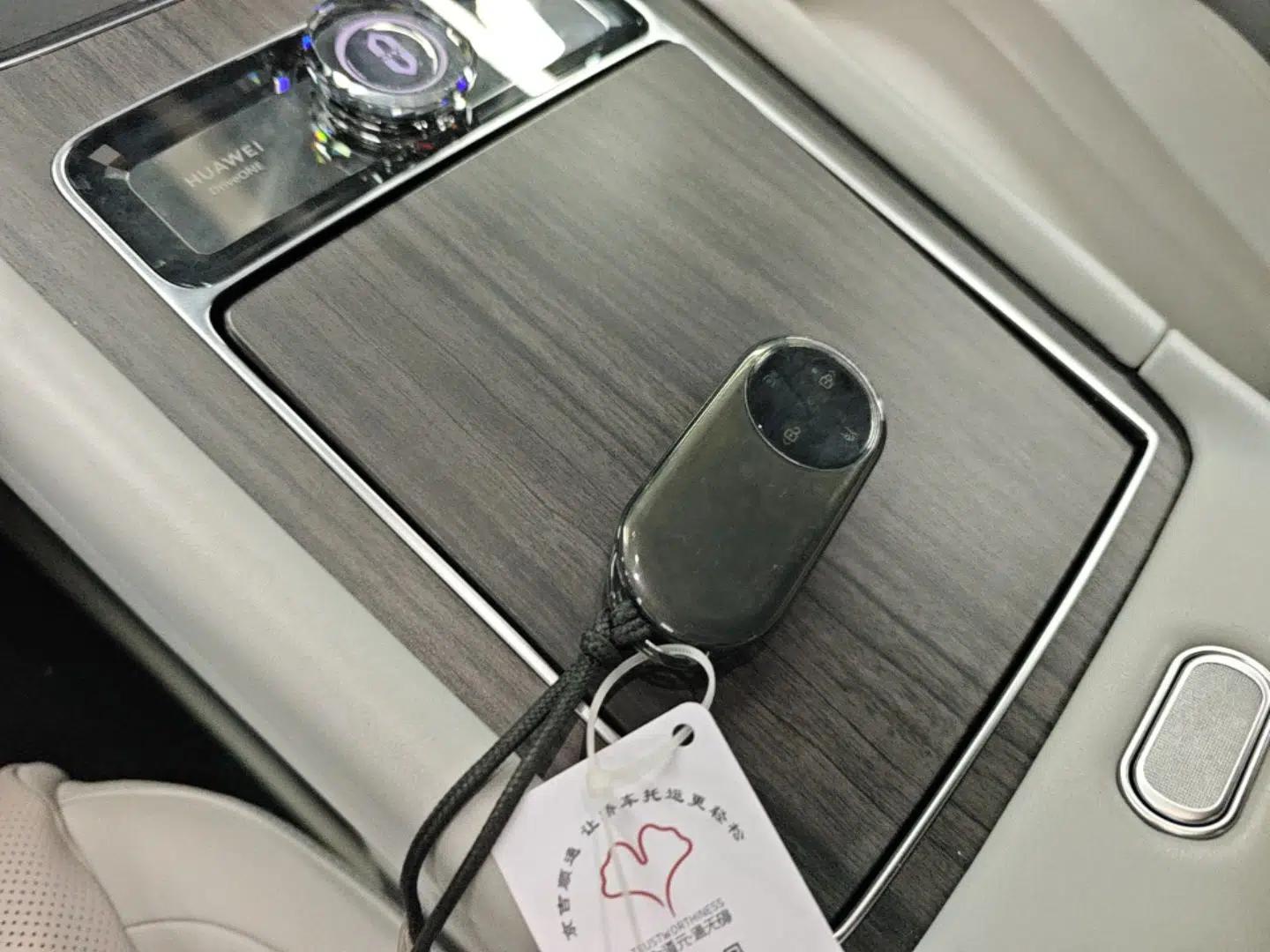 Hima AITO M9 2024 Range-Extended Ultra Version 42 kWh 6-Seater Model — миниатюра 12