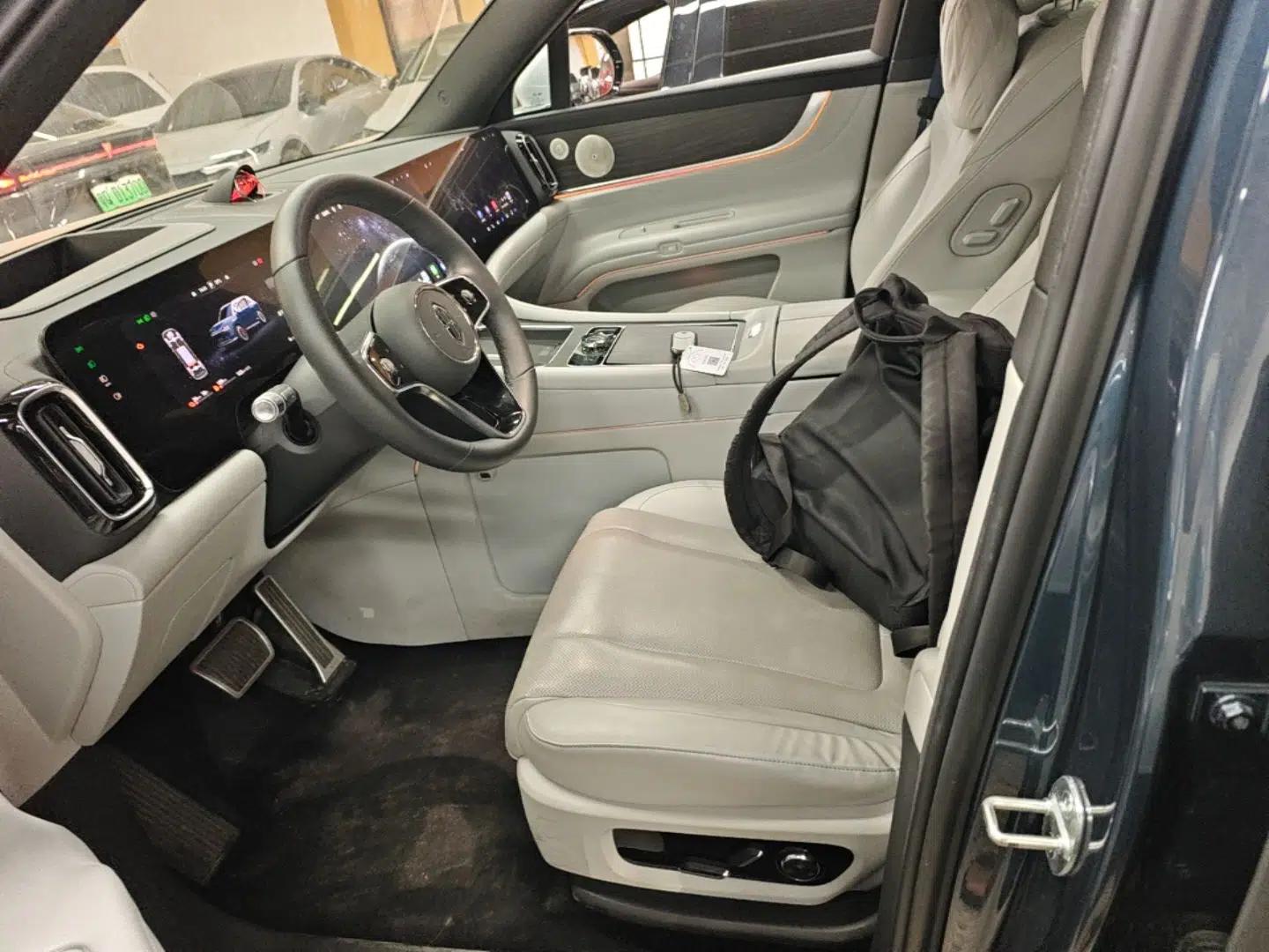 Hima AITO M9 2024 Range-Extended Ultra Version 42 kWh 6-Seater Model — миниатюра 18